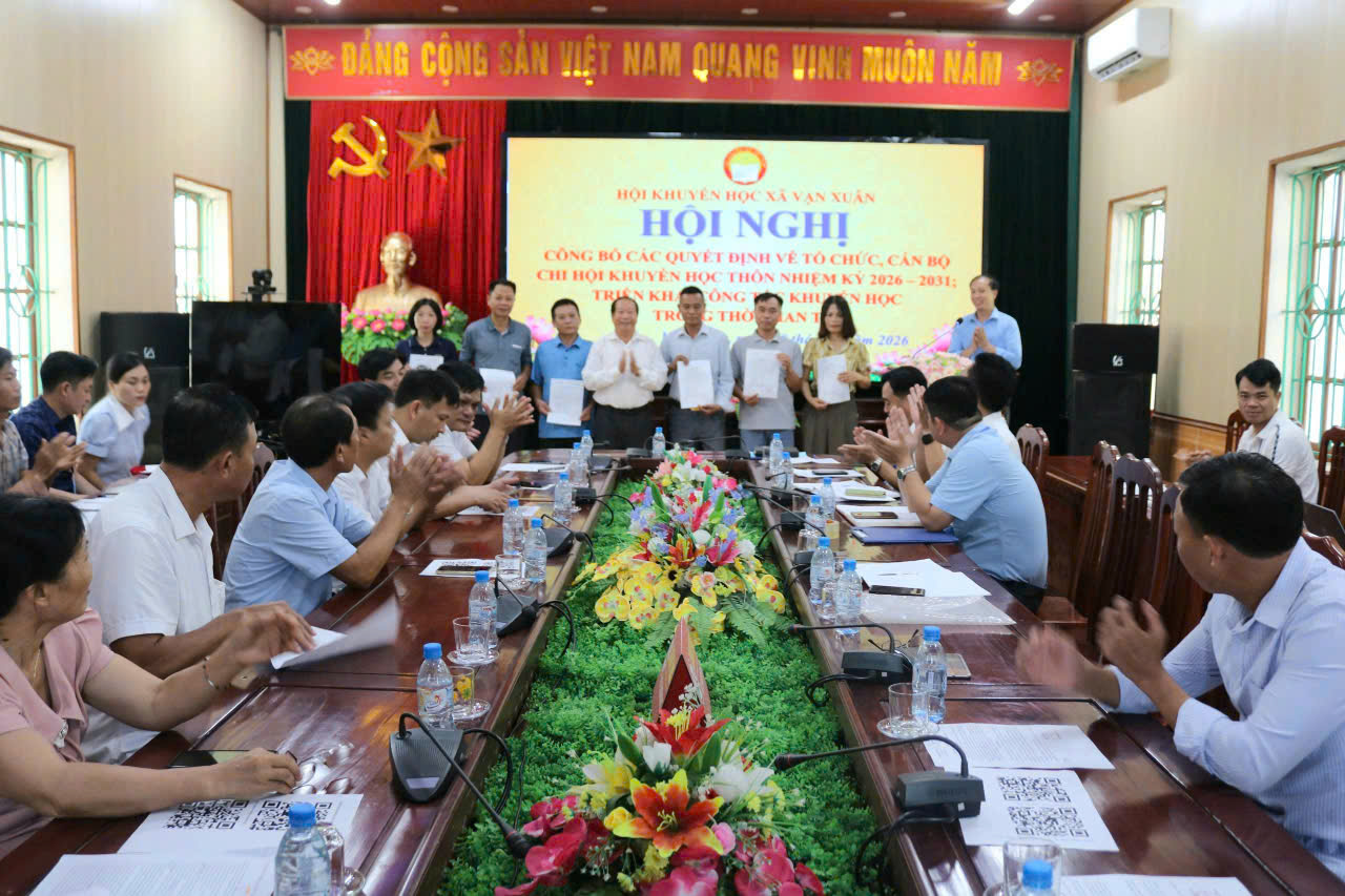 Hội khuyến học xã Vạn Xuân tổ chức hội nghị công bố các quyết định về công tác cán bộ chi hội khuyến học thôn và triển khai nhiệm vụ thời gian tới.