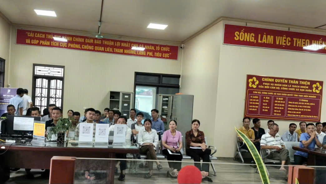 Tập huấn “cầm tay chỉ việc” về dịch vụ công trực tuyến cho cán bộ 15 thôn