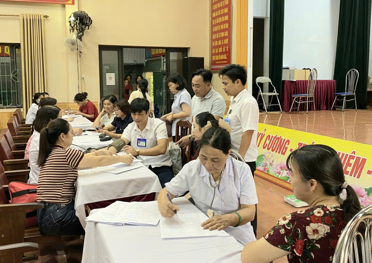 Vạn Xuân: Tổ chức khám sức khỏe định kỳ cho hơn 400 cán bộ, công chức, viên chức năm 2026