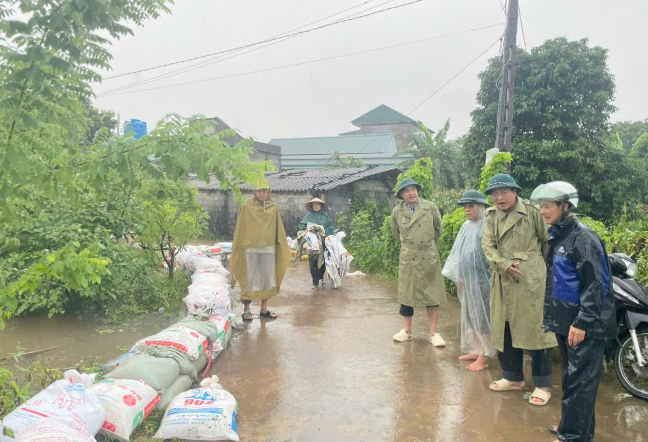 Xã Vạn Xuân chủ động triển khai các biện pháp tiêu úng, bảo vệ sản xuất nông nghiệp sau mưa lớn do bão số 4