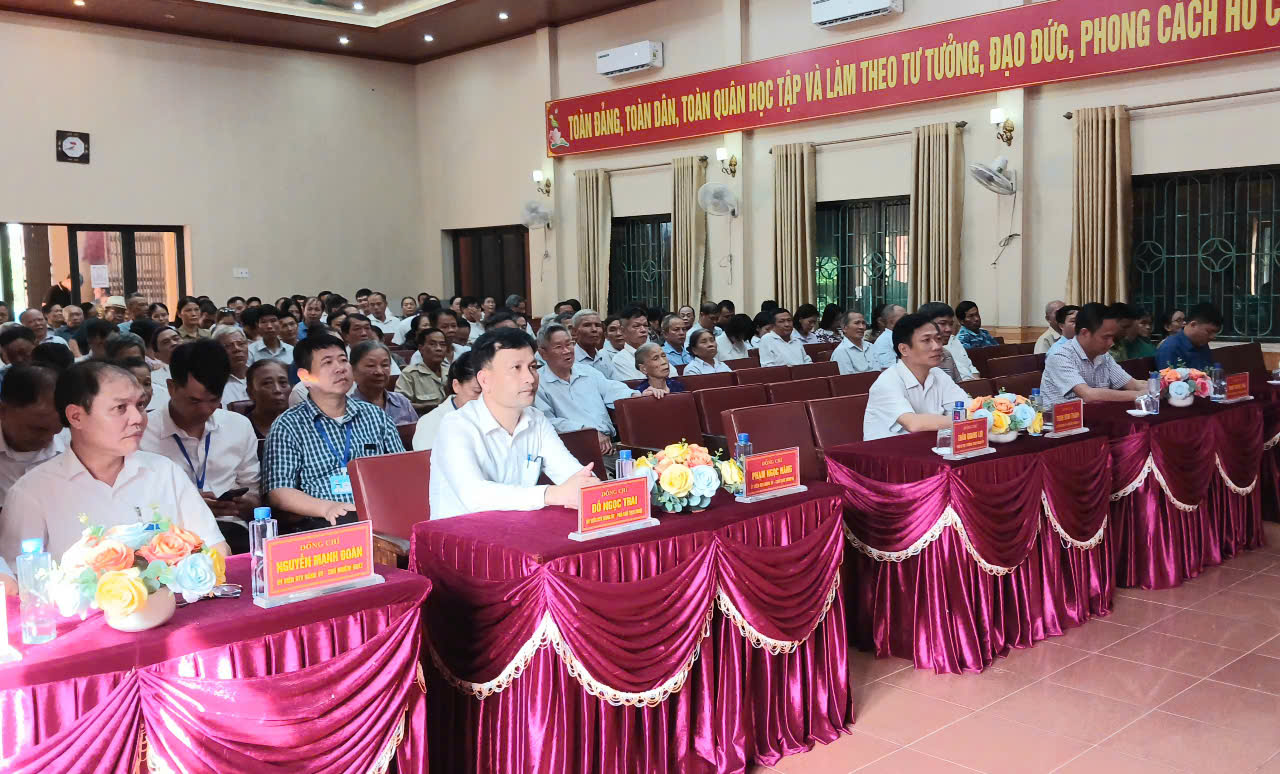 Xã Vạn Xuân trao tặng Bằng vinh danh và Huy hiệu Đảng đợt 2/9/2026