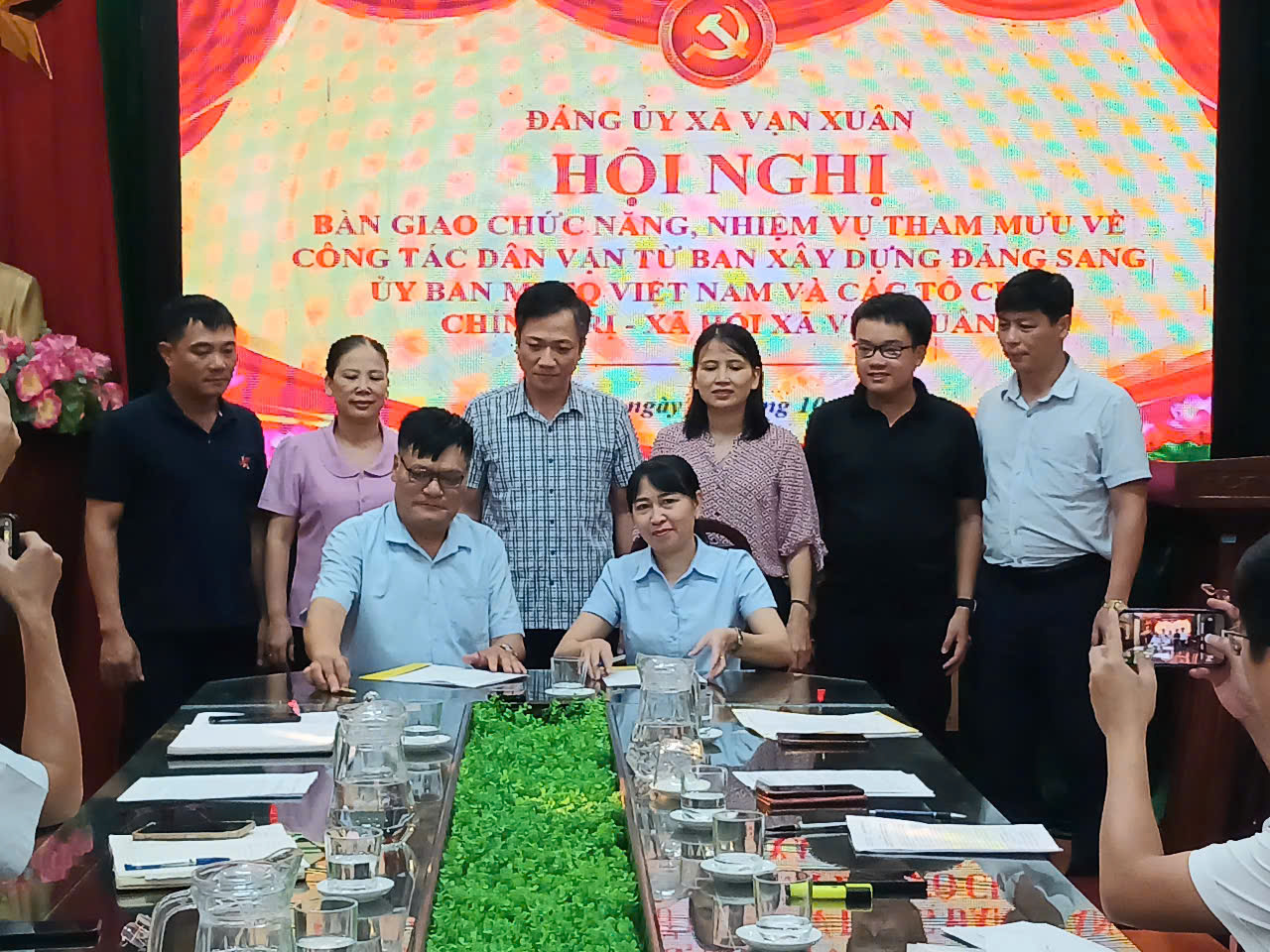 Đảng ủy xã Vạn Xuân tổ chức hội nghị bàn giao chức năng, nhiệm vụ công tác dân vận sang ủy ban MTTQ Việt Nam xã