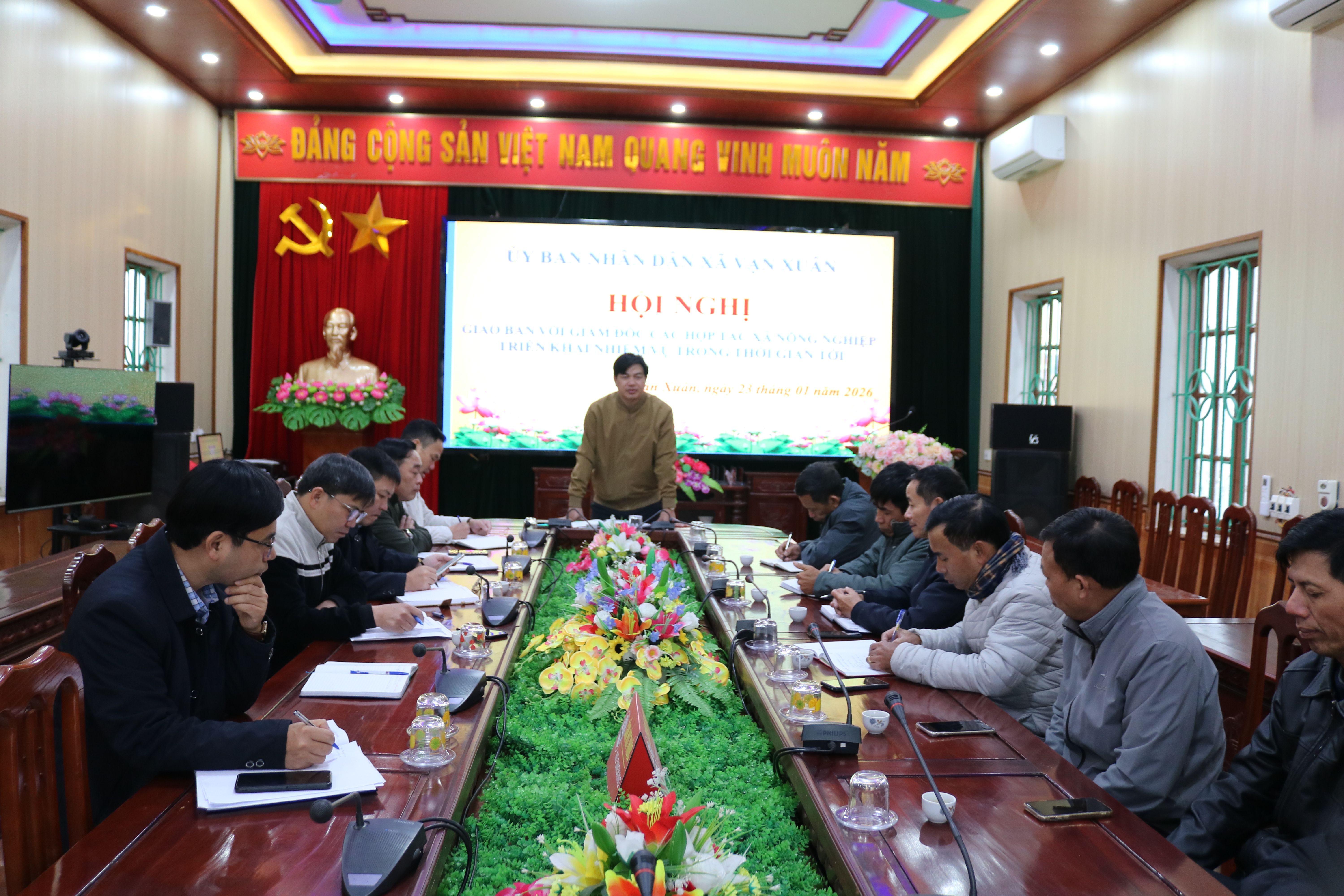UBND XÃ VẠN XUÂN GIAO BAN VỚI CÁC HỢP TÁC XÃ NÔNG NGHIỆP TRÊN ĐỊA BÀN