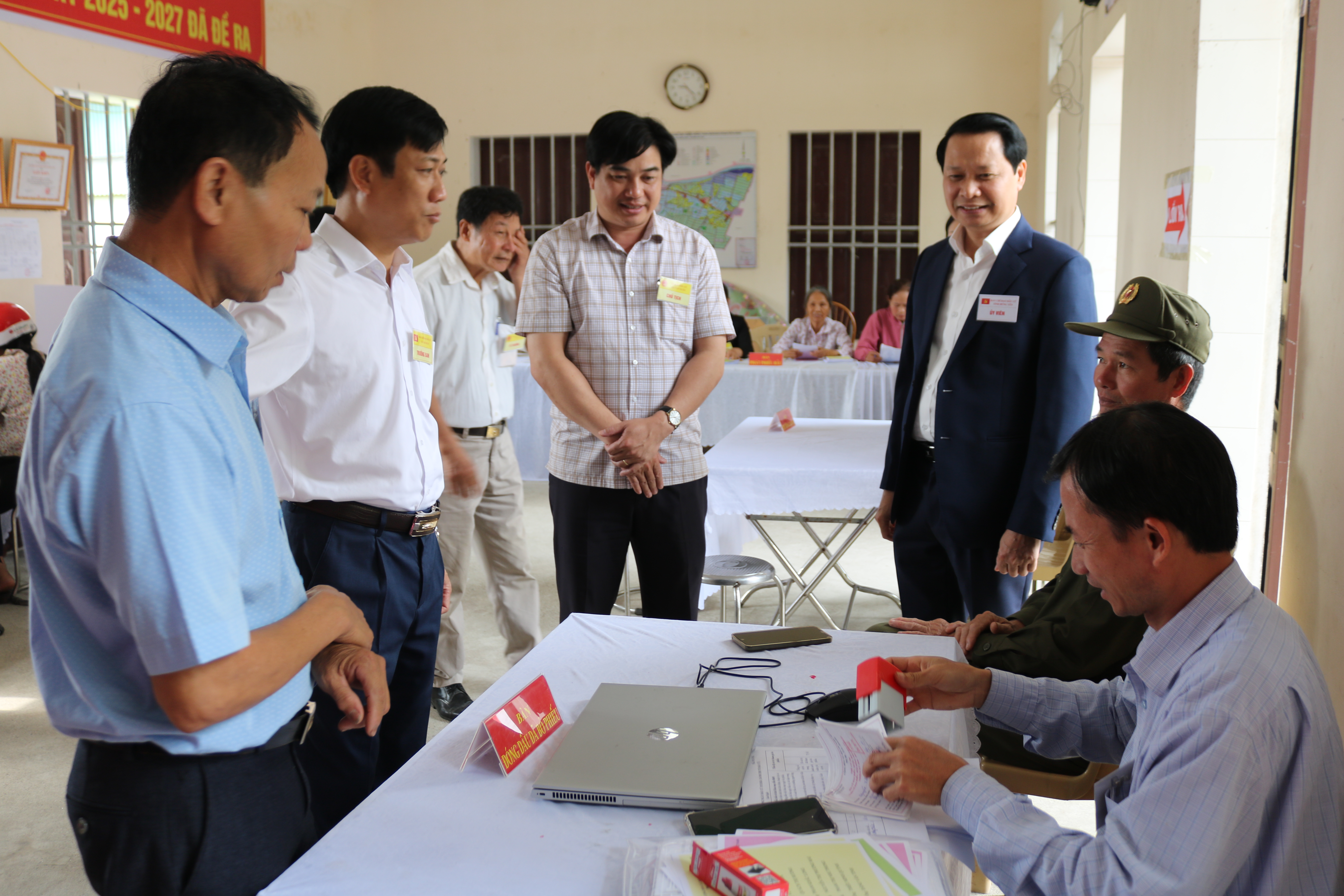 CỬ TRI XÃ VẠN XUÂN NÔ NỨC TRONG NGÀY BẦU CỬ -  NGÀY HỘI NON SÔNG