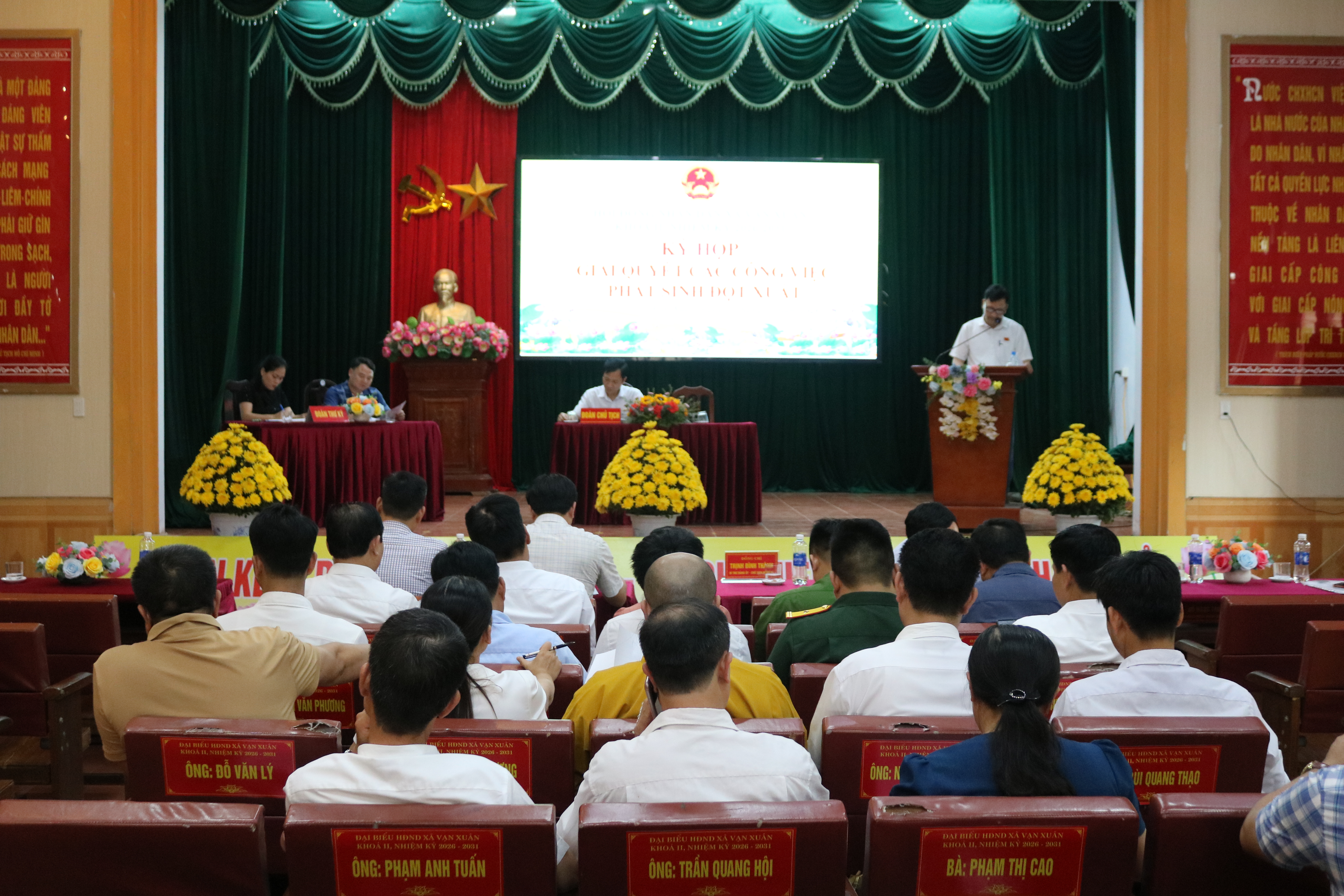 HỘI ĐỒNG NHÂN DÂN XÃ VẠN XUÂN TỔ CHỨC KỲ HỌP GIẢI QUYẾT CÁC CÔNG VIỆC PHÁT SINH ĐỘT XUẤT