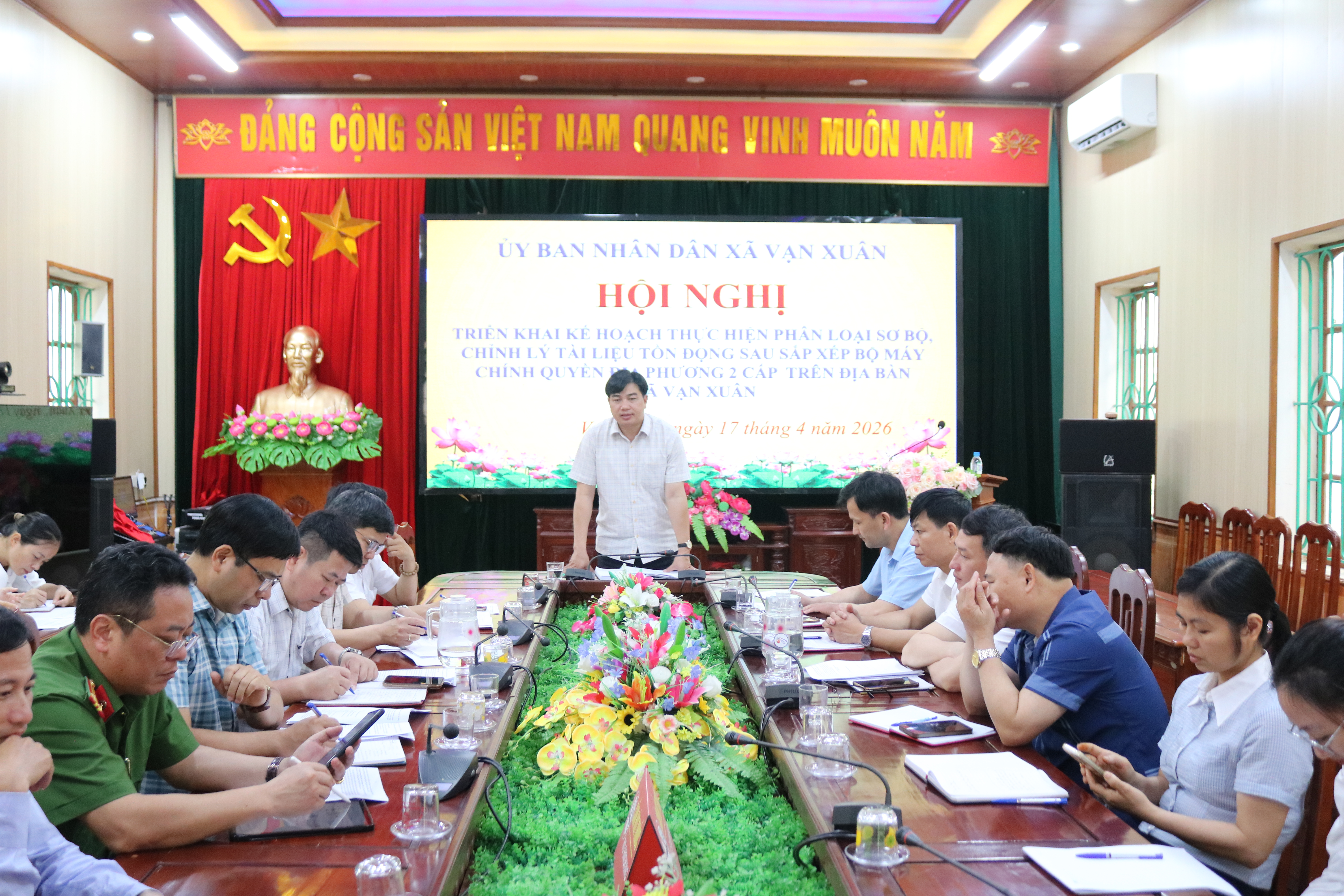 Ủy ban nhân dân xã Vạn Xuân triển khai Kế hoạch thực hiện phân loại sơ bộ, chỉnh lý tài liệu tồn đọng sau sắp xếp bộ máy chính quyền địa phương 2 cấp trên địa bàn xã.