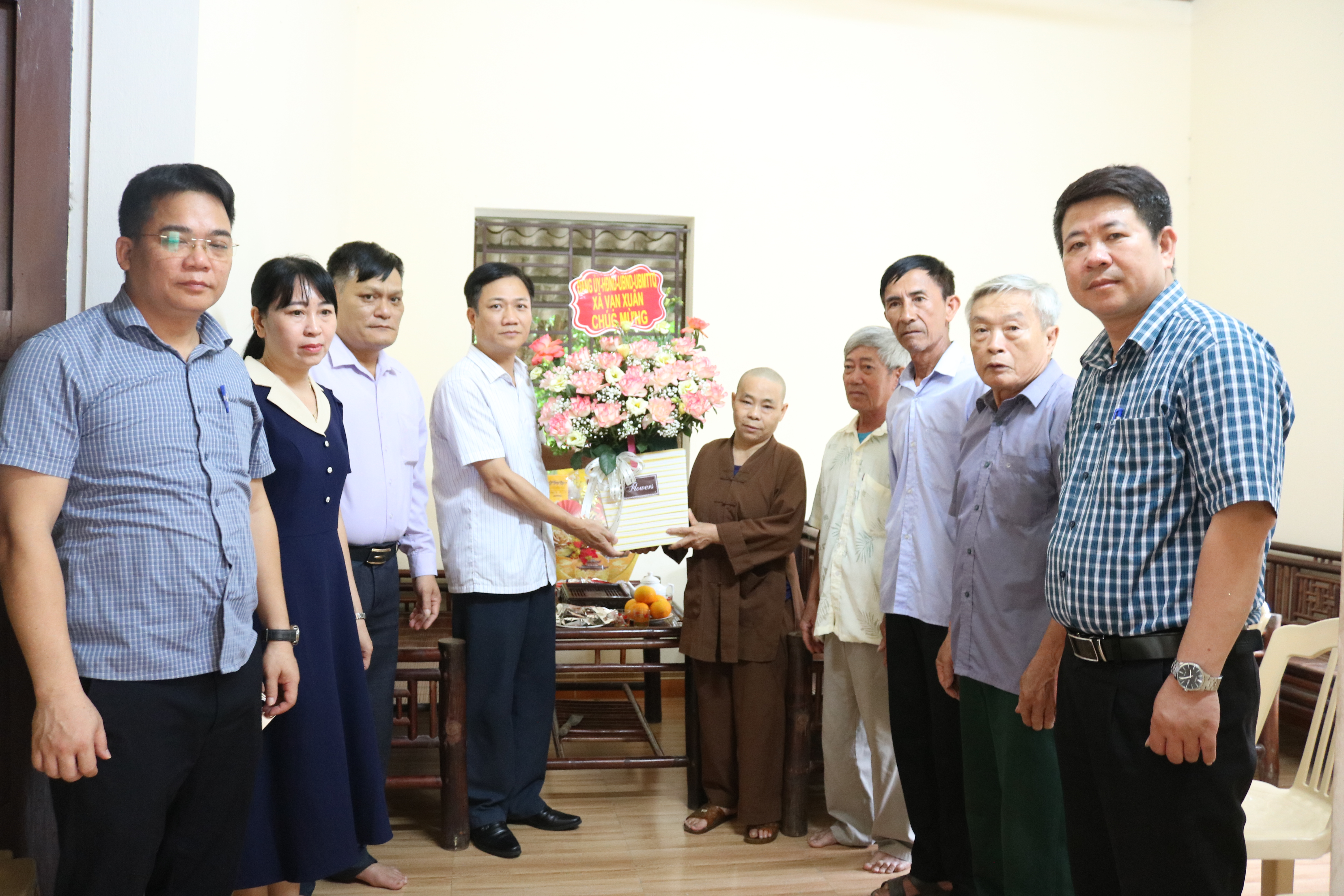 Xã Vạn Xuân tổ chức các đoàn đi thăm, chúc mừng các cơ sở phật giáo nhân dịp Đại lễ Phật đản năm 2026 – Phật lịch 2570.