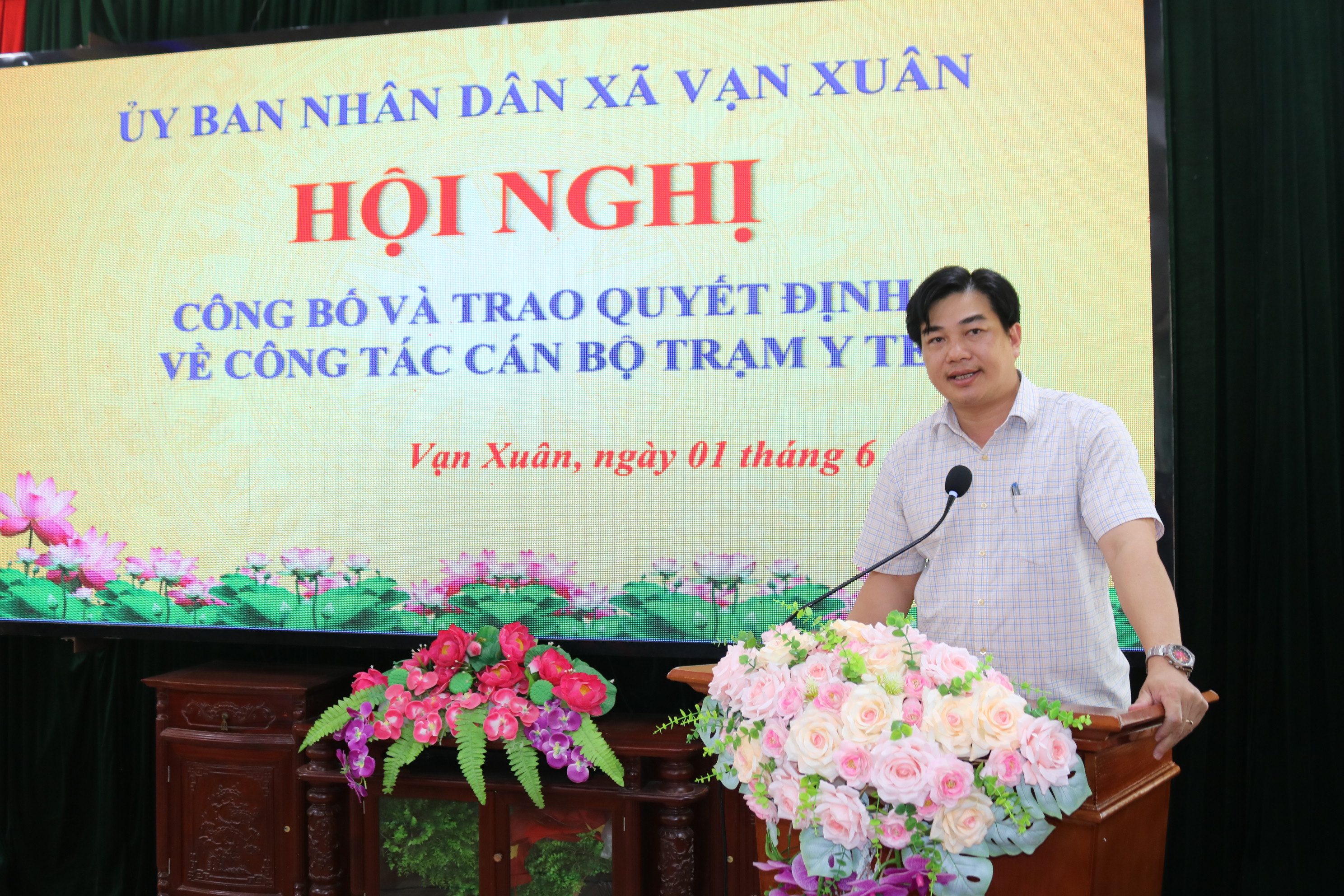 Xã Vạn Xuân tổ chức hội nghị công bố và trao các quyết định bổ nhiệm lãnh đạo các khoa chuyên môn thuộc trạm y tế xã
