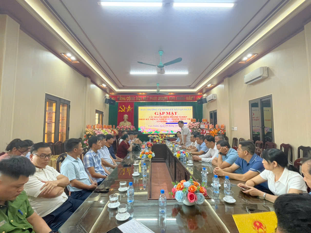 Xã Vạn Xuân gặp mặt các doanh nghiệp nhân kỷ niệm Ngày Doanh nhân Việt Nam 13/10