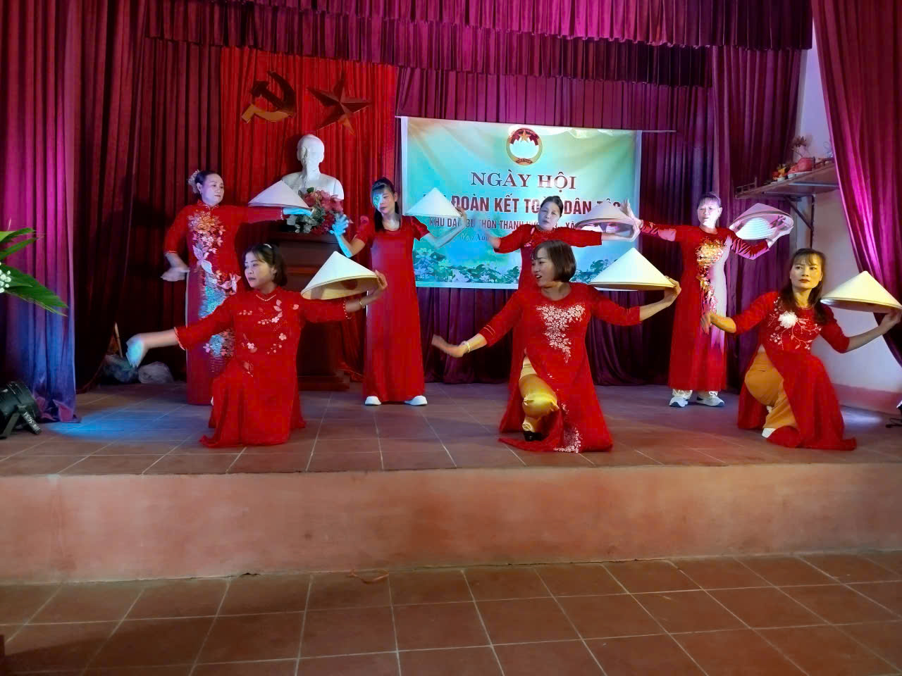 Lãnh đạo xã Vạn Xuân tham dự Ngày hội đại đoàn kết toàn dân tộc tại các thôn