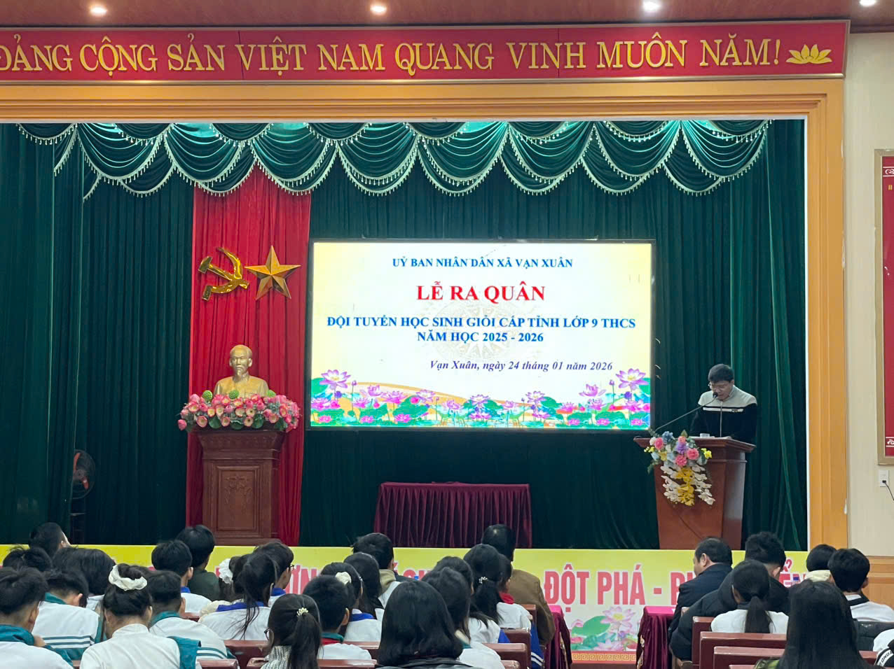 UBND xã Vạn Xuân tổ chức Lễ ra quân đội tuyển học sinh giỏi tỉnh tham dự kỳ thi chọn học sinh giỏi khối THCS cấp tỉnh năm học 2025-2026