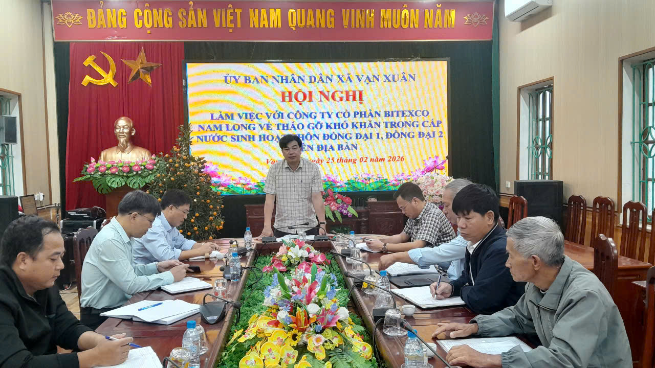 UBND xã Vạn Xuân tổ chức cuộc họp nghe báo cáo giải pháp tháo gỡ khó khăn trong việc cung cấp nước sạch tại thôn Đồng Đại 1, Đồng Đại 2 và một số thôn trên địa bàn xã.