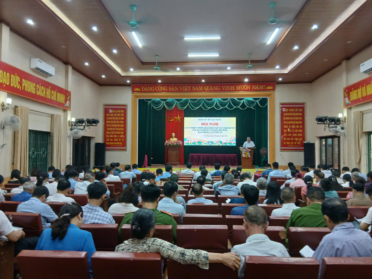 Đảng ủy xã Vạn Xuân tổ chức hội nghị quán triệt, triển khai, học tập các Nghị quyết của Ban Chấp hành Đảng bộ tỉnh, Ban Thường vụ Tỉnh ủy