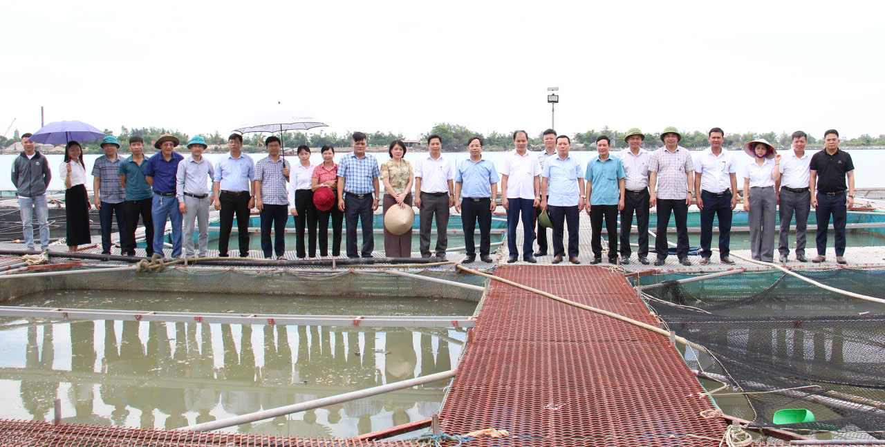 Xã Vạn Xuân: Thăm quan, trao đổi kinh nghiệm xây dựng mô hình nuôi cá lồng trên sông Hồng tại xã Vũ Tiên