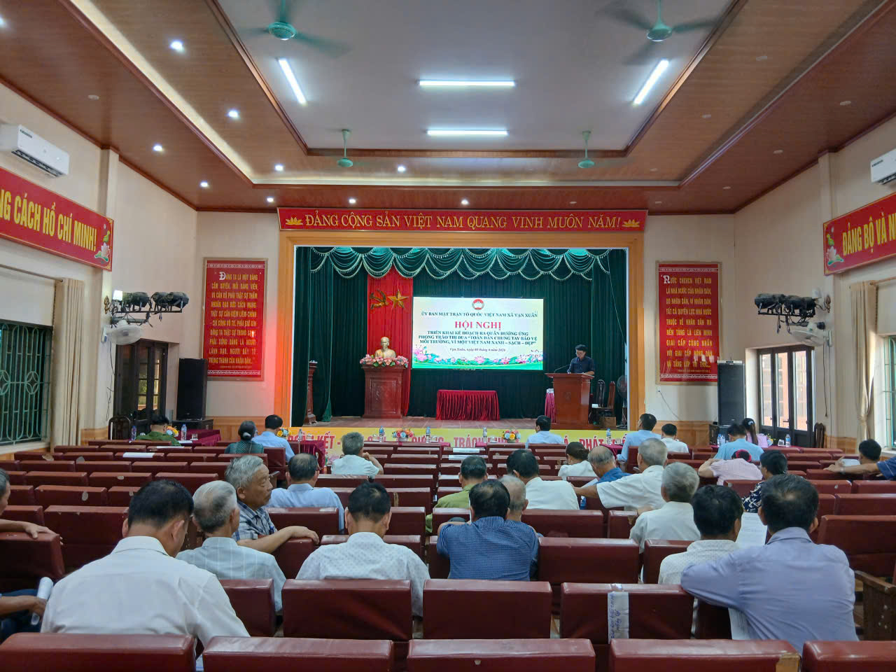 Uỷ ban MTTQVN xã Vạn Xuân hưởng ứng phong trào thi đua toàn dân chung tay bảo vệ môi trường vì một Việt Nam xanh-sạch-đẹp