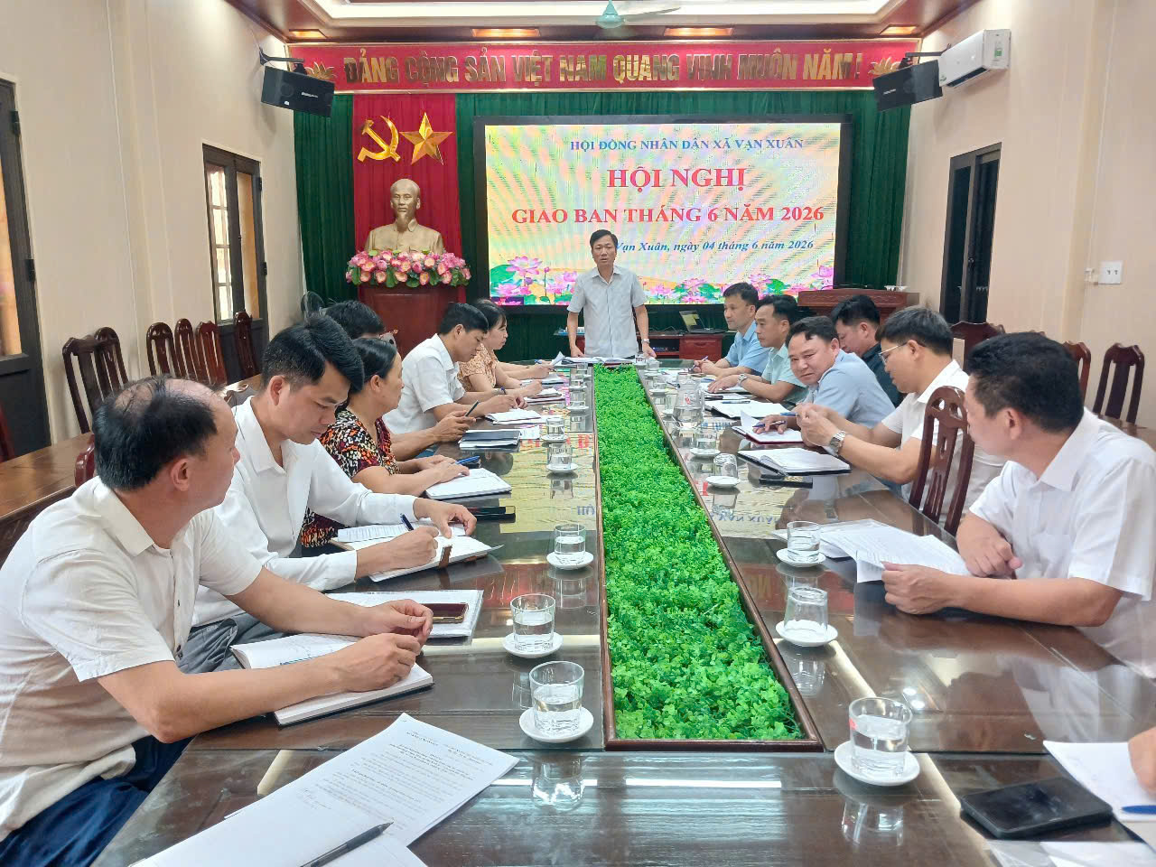 Hội đồng nhân dân xã Vạn Xuân đánh giá kết quả hoạt động tháng 5, triển khai nhiệm vụ trọng tâm tháng 6