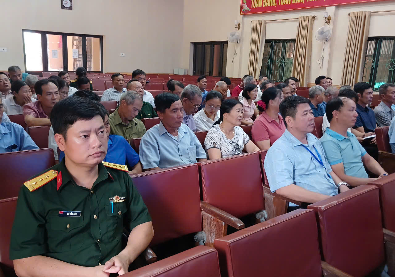 Xã Vạn Xuân khen thưởng 17 tập thể, cá nhân có thành tích xuất sắc trong thực hiện 3 luật về quốc phòng, quân sự