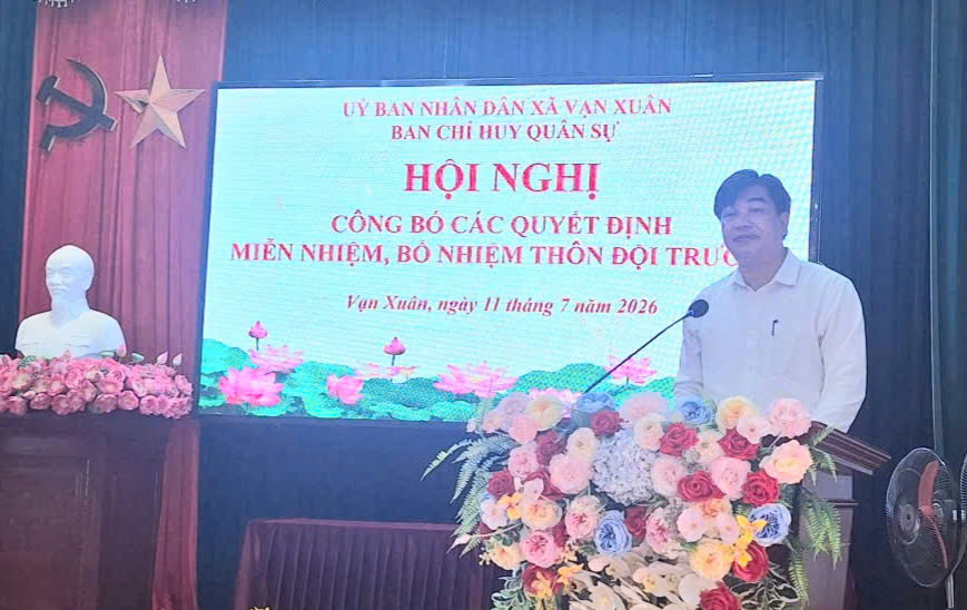 Xã Vạn Xuân công bố các quyết định miễn nhiệm, bổ nhiệm chức danh Thôn đội trưởng