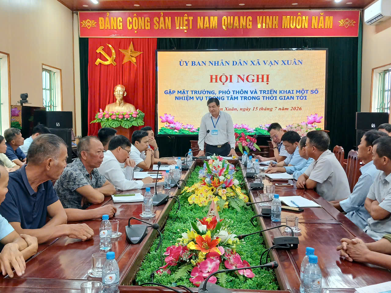 Vạn Xuân tổ chức hội nghị gặp mặt và triển khai nhiệm vụ trọng tâm đối với đội ngũ Trưởng, Phó thôn sau sáp nhập